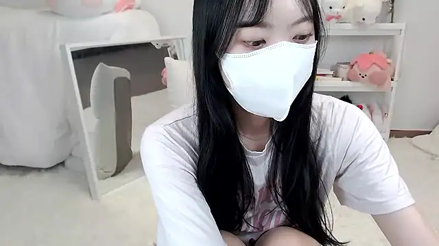momo room online show from June 22, 2026, 10:56 am