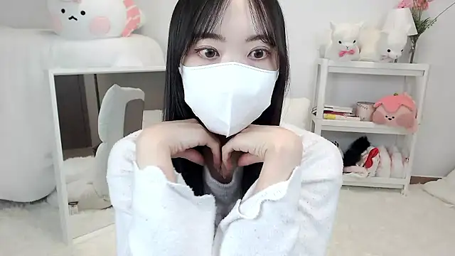 momo room online show from May 4, 2026, 12:30 pm