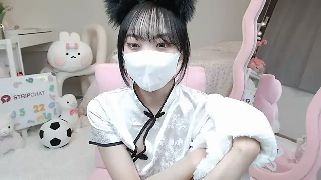 momo room online show from February 22, 2025, 1:24 pm