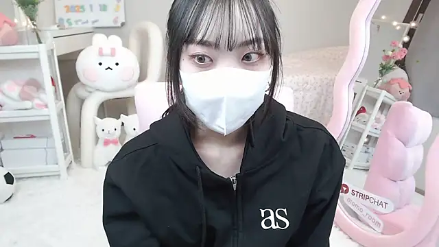 momo room online show from January 19, 2025, 9:01 am