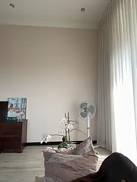 Hott Lolla online show from September 13, 2025, 7:52 am