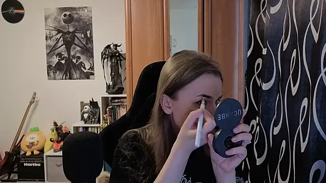 stellablondy online show from October 11, 2025, 2:07 pm