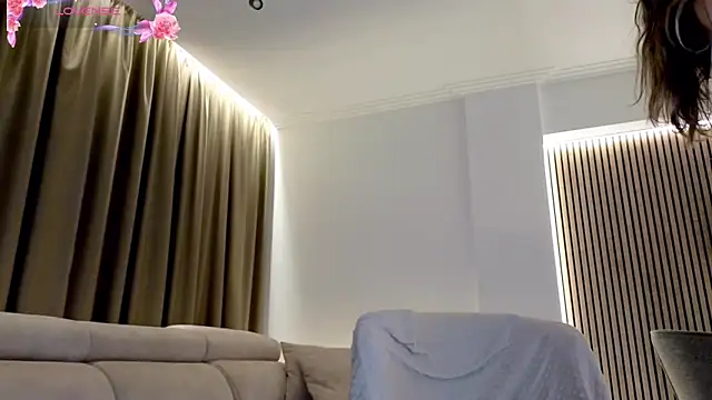 ReyaSophia online show from September 12, 2025, 8:41 pm