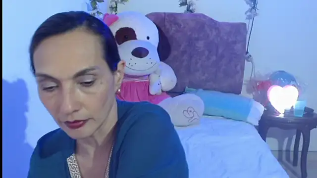 italagomez  online show from November 4, 2025, 11:41 pm