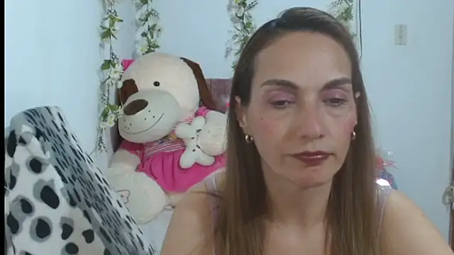 italagomez  online show from September 29, 2025, 11:10 pm