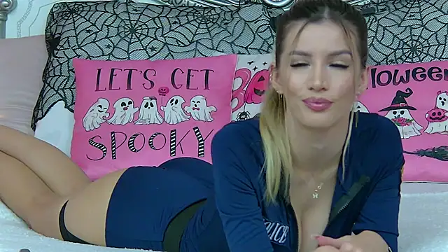 IvySamek online show from October 30, 2025, 6:16 pm