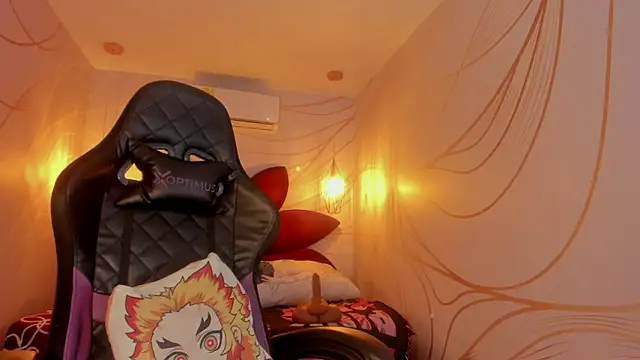 Snapshot of IamNayuta chatting on February 4, 2026, 8:37 pm IamNayuta online show from February 4, 2026, 8:37 pm