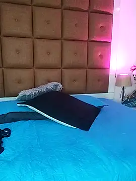 ELLA KELLY online show from October 28, 2025, 12:15 pm