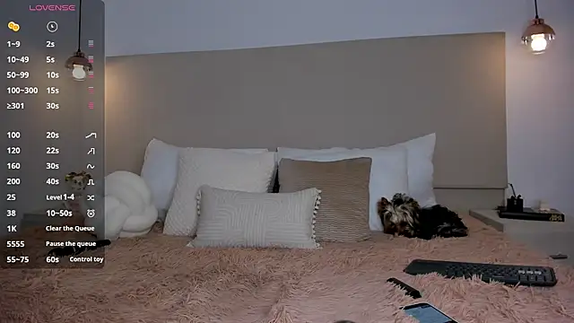 JennSanz online show from December 22, 2024, 6:49 am