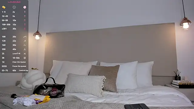 JennSanz online show from December 4, 2024, 4:15 am