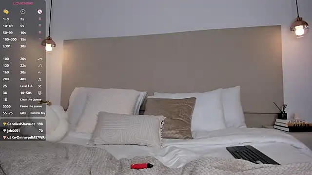 JennSanz online show from December 3, 2024, 3:15 am