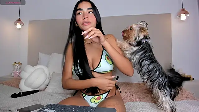 JennSanz online show from December 13, 2024, 2:10 am