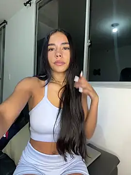 JennSanz online show from February 18, 2025, 7:21 am