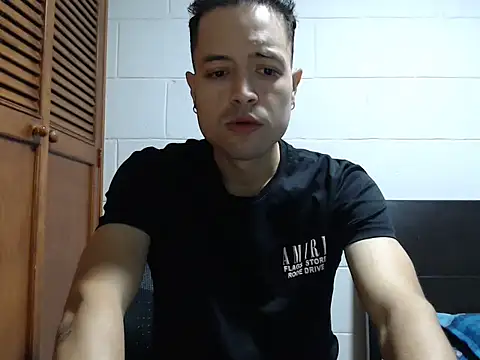 Snapshot of dimitriquiet05 chatting on February 21, 2026, 7:21 am dimitriquiet05 online show from February 21, 2026, 7:21 am