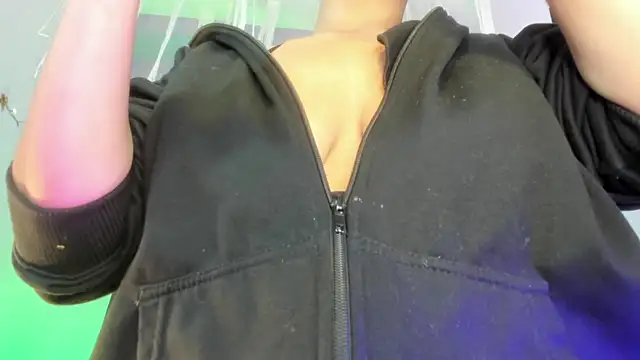 kuromi69 online show from March 13, 2026, 4:06 am