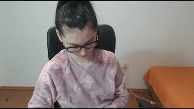 CuteJollie4U online show from February 4, 2025, 3:57 pm