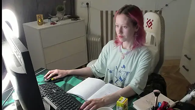 Snapshot of Silly__Milly chatting on March 14, 2026, 6:47 pm Silly Milly online show from March 14, 2026, 6:47 pm