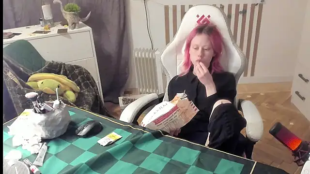 Snapshot of Silly__Milly chatting on March 21, 2026, 5:06 pm Silly Milly online show from March 21, 2026, 5:06 pm