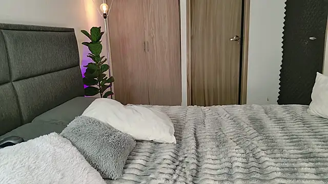 lady ni  online show from September 24, 2025, 12:55 pm