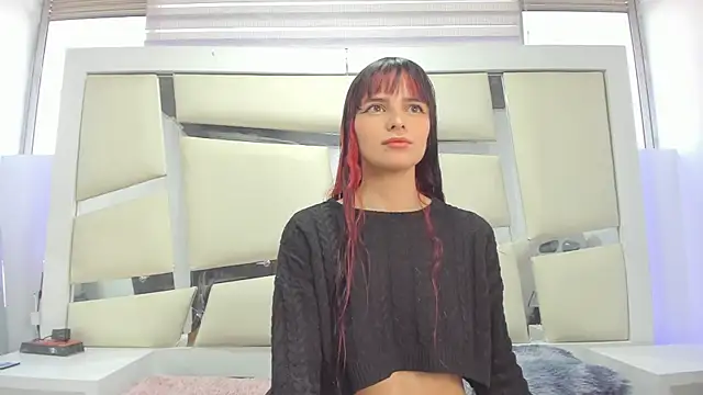 chrystal js online show from March 19, 2025, 1:29 pm