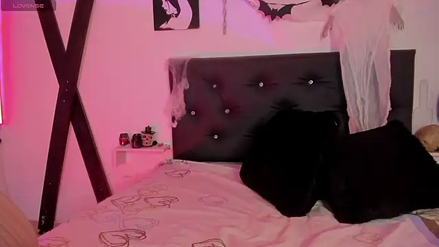 Little Naughtty online show from October 23, 2025, 1:32 pm