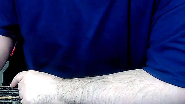 Snapshot of Dominant_BEAR chatting on April 4, 2026, 5:47 am Dominant BEAR online show from April 4, 2026, 5:47 am