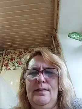 Forest-Lady online show from November 16, 2025, 10:42 am