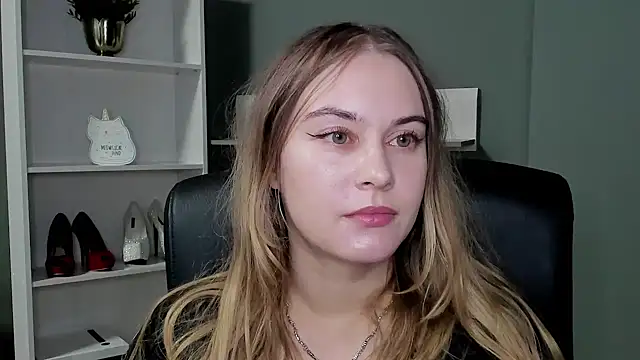 kitty valeria online show from November 10, 2025, 9:53 pm