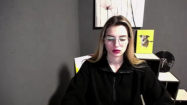 lady olivia  online show from April 6, 2026, 1:34 pm