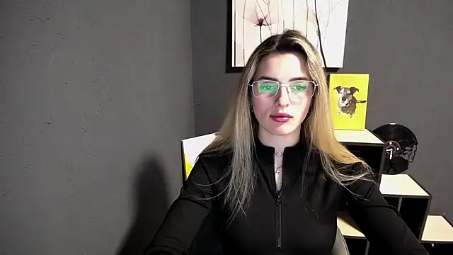 lady olivia  online show from April 23, 2026, 1:13 pm