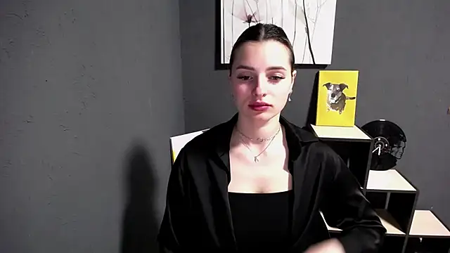 lady olivia  online show from May 6, 2026, 12:09 pm