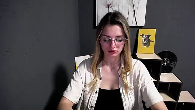 Snapshot of lady_olivia_ chatting on May 20, 2026, 12:35 pm lady olivia online show from May 20, 2026, 12:35 pm