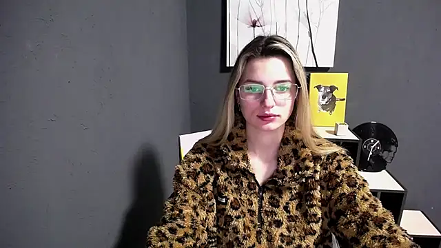 lady olivia  online show from March 5, 2026, 1:30 pm