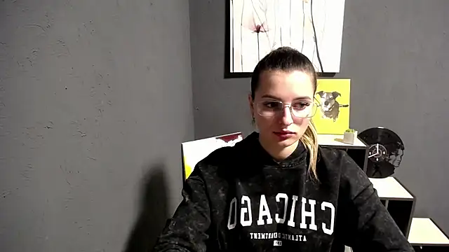 lady olivia  online show from November 17, 2025, 2:21 pm