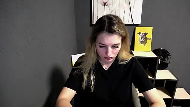 lady olivia  online show from May 4, 2026, 12:52 pm