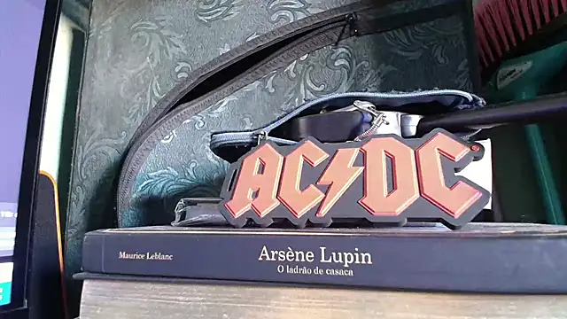 Snapshot of Carte1921 chatting on August 3, 2026, 12:44 pm Carte1921 online show from August 3, 2026, 12:44 pm