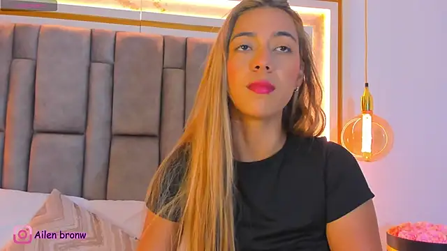 Snapshot of elianabrown chatting on March 15, 2026, 1:01 am elianabrown online show from March 15, 2026, 1:01 am