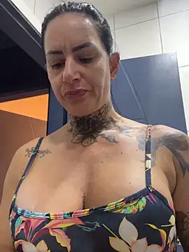 YasmimBrasil online show from May 5, 2026, 7:44 am