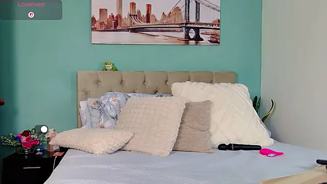 yanella fire online show from October 4, 2025, 9:05 pm