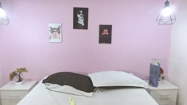 adaraacox online show from February 28, 2025, 7:35 pm