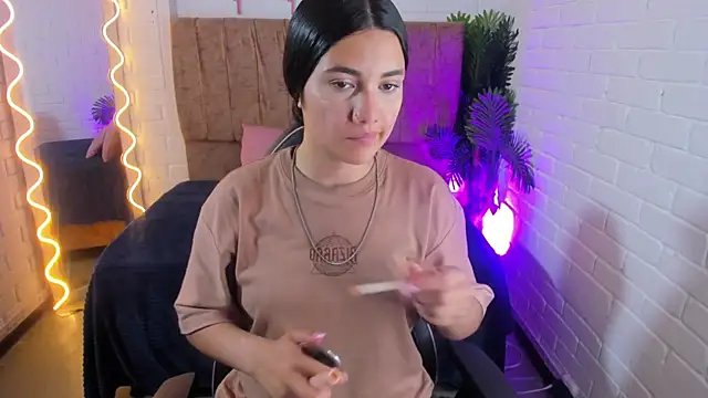 Chiara tay online show from October 3, 2025, 7:15 pm