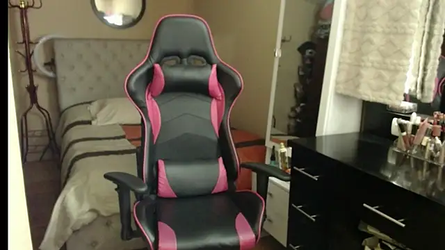 Carol Scottt online show from October 22, 2025, 9:35 pm