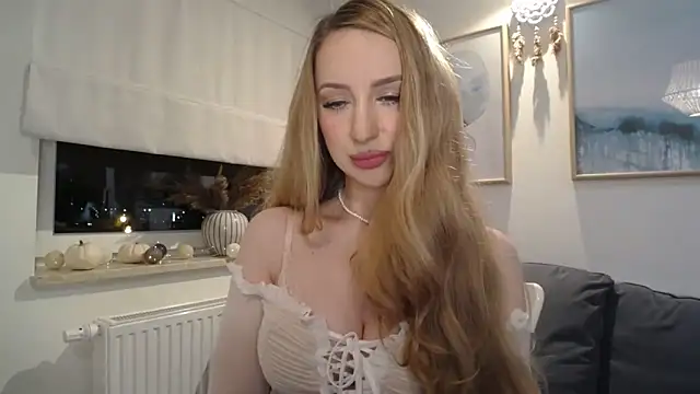 JulietteDiamond online show from November 4, 2025, 9:18 pm