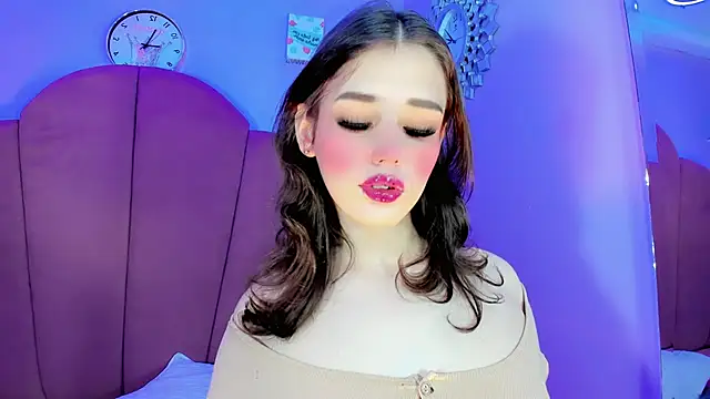 ValeriaAguilar online show from September 19, 2025, 9:19 pm