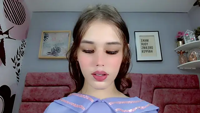 ValeriaAguilar online show from March 16, 2025, 1:17 pm