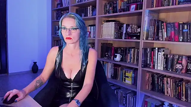 Queen of Hearts1 online show from November 6, 2025, 8:46 pm