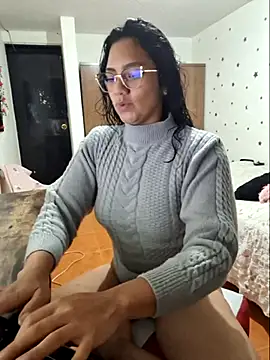 Thaliacooper  online show from October 27, 2025, 1:39 am