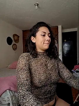 Thaliacooper  online show from February 24, 2025, 4:47 pm