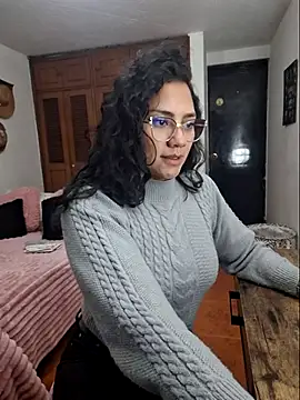 Thaliacooper  online show from September 20, 2025, 11:43 pm