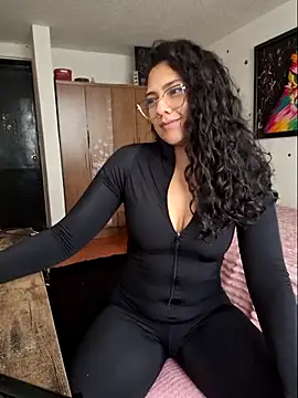 Thaliacooper  online show from April 28, 2026, 4:44 pm